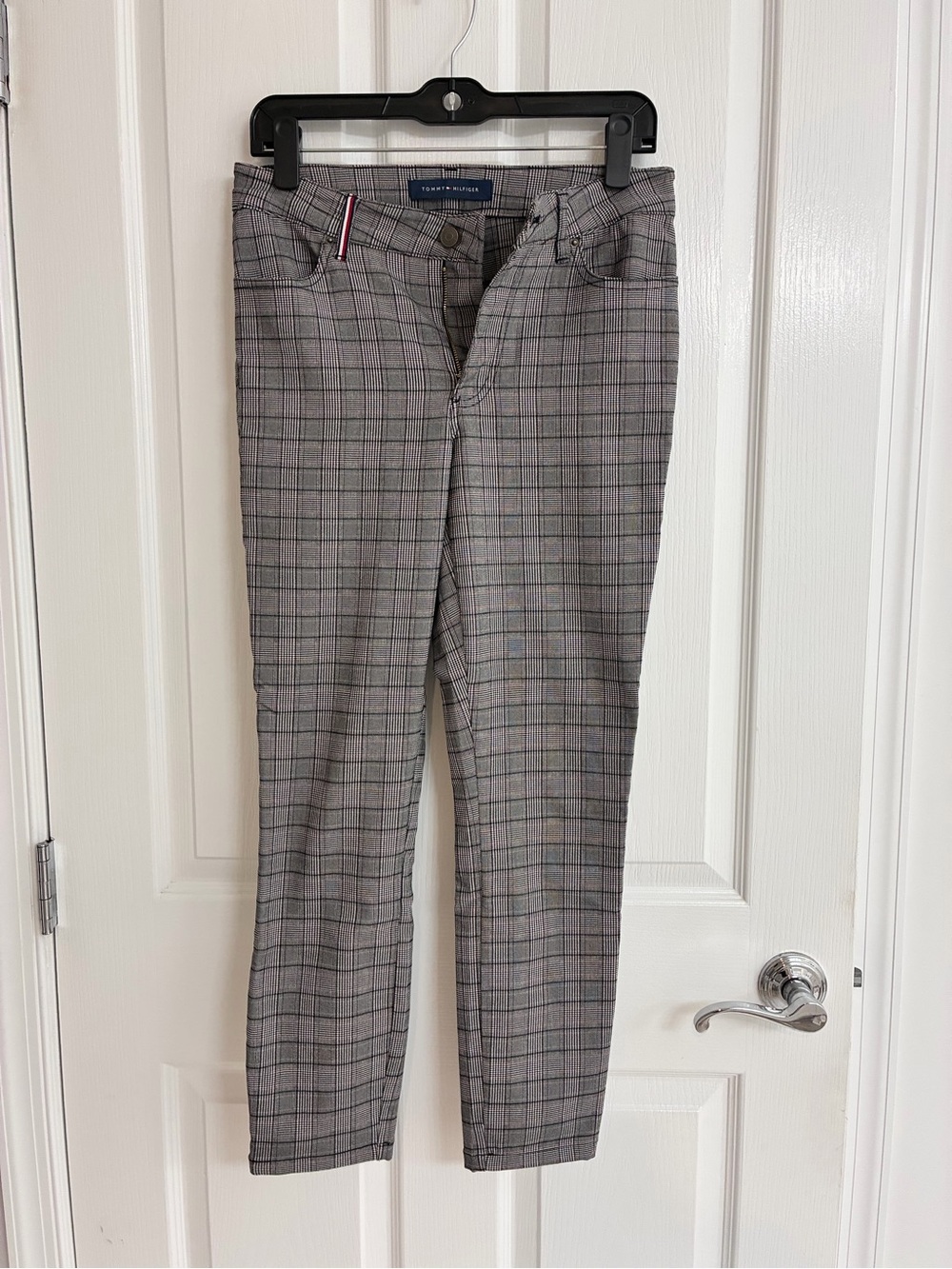TOMMY HILFIGER. Gray Plaid Slim Straight. Size 6.